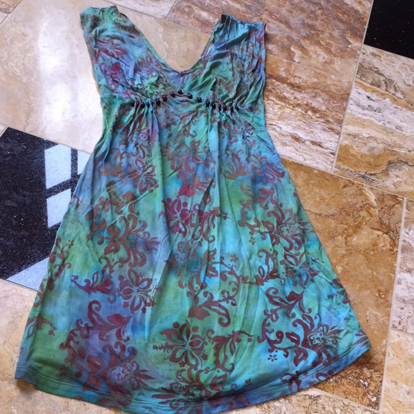 santiki Dresses & Skirts - Santiki BoHo plunge V-neck & back tie dye floral